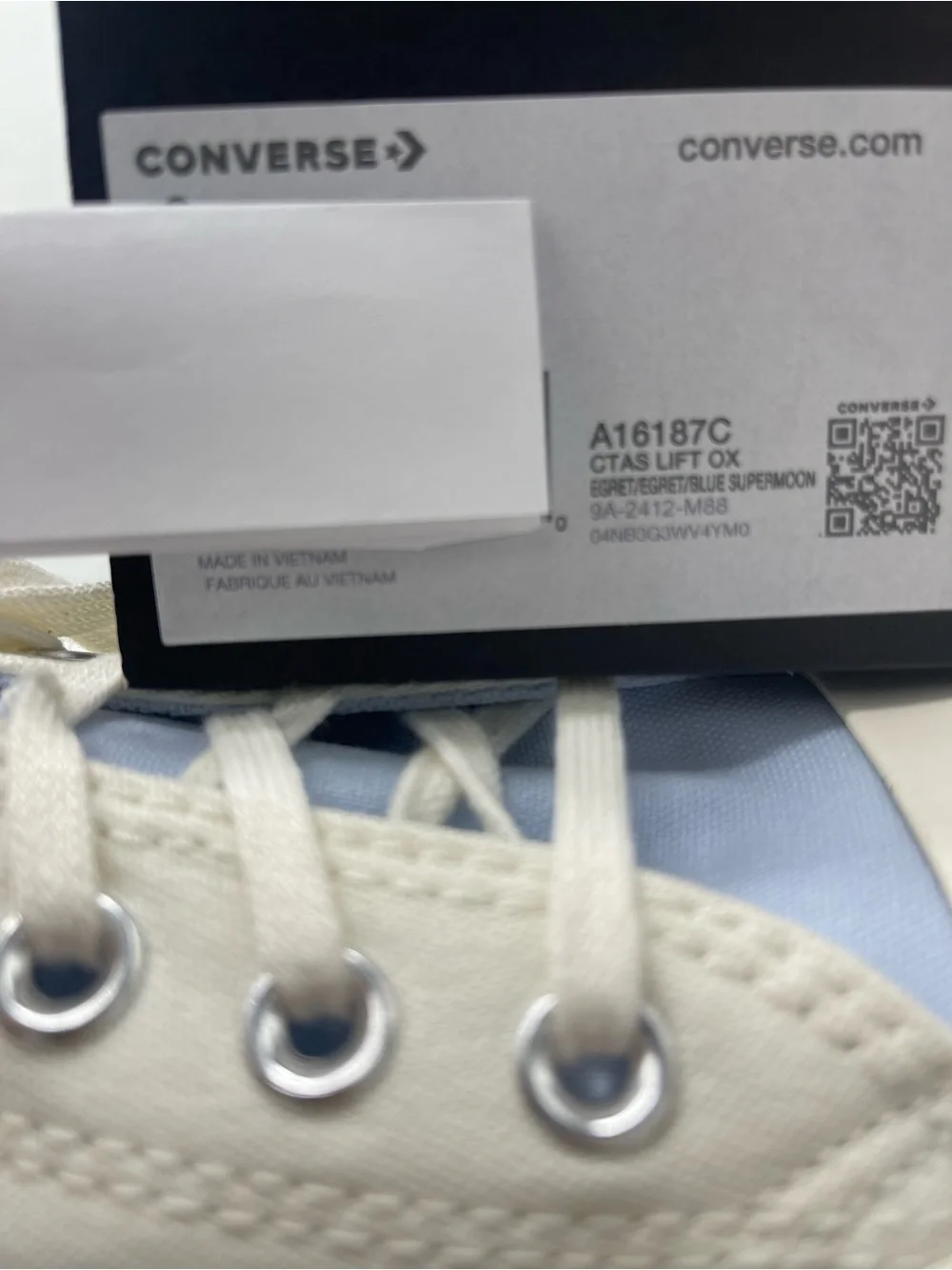 Converse CTAS LIFT OX EGRET/EGRET/BLUE SUPER-MOON Low Top Platform Sneakers